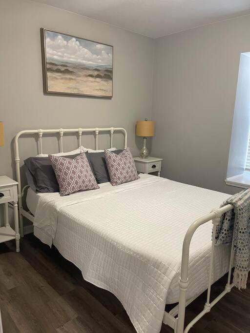 The Bernice - 2 Bedroom Apt In Quilt Town, Usa Hamilton Экстерьер фото