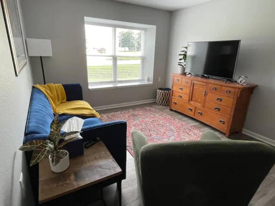The Bernice - 2 Bedroom Apt In Quilt Town, Usa Hamilton Экстерьер фото