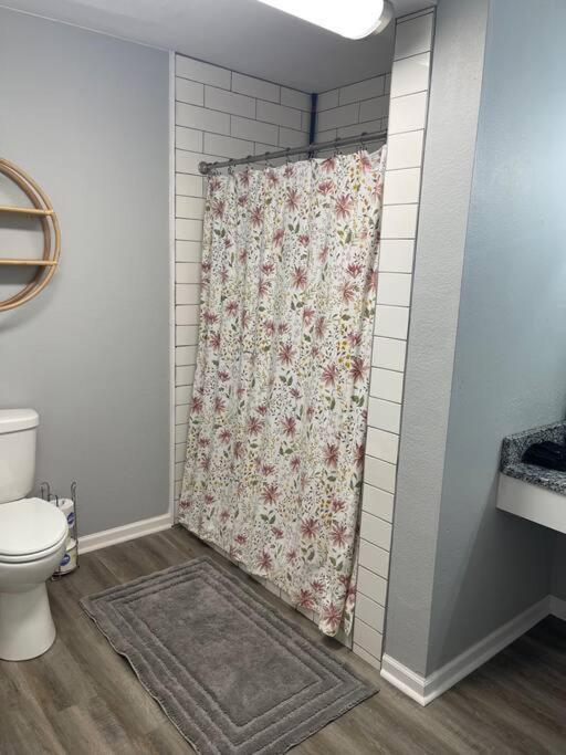 The Bernice - 2 Bedroom Apt In Quilt Town, Usa Hamilton Экстерьер фото